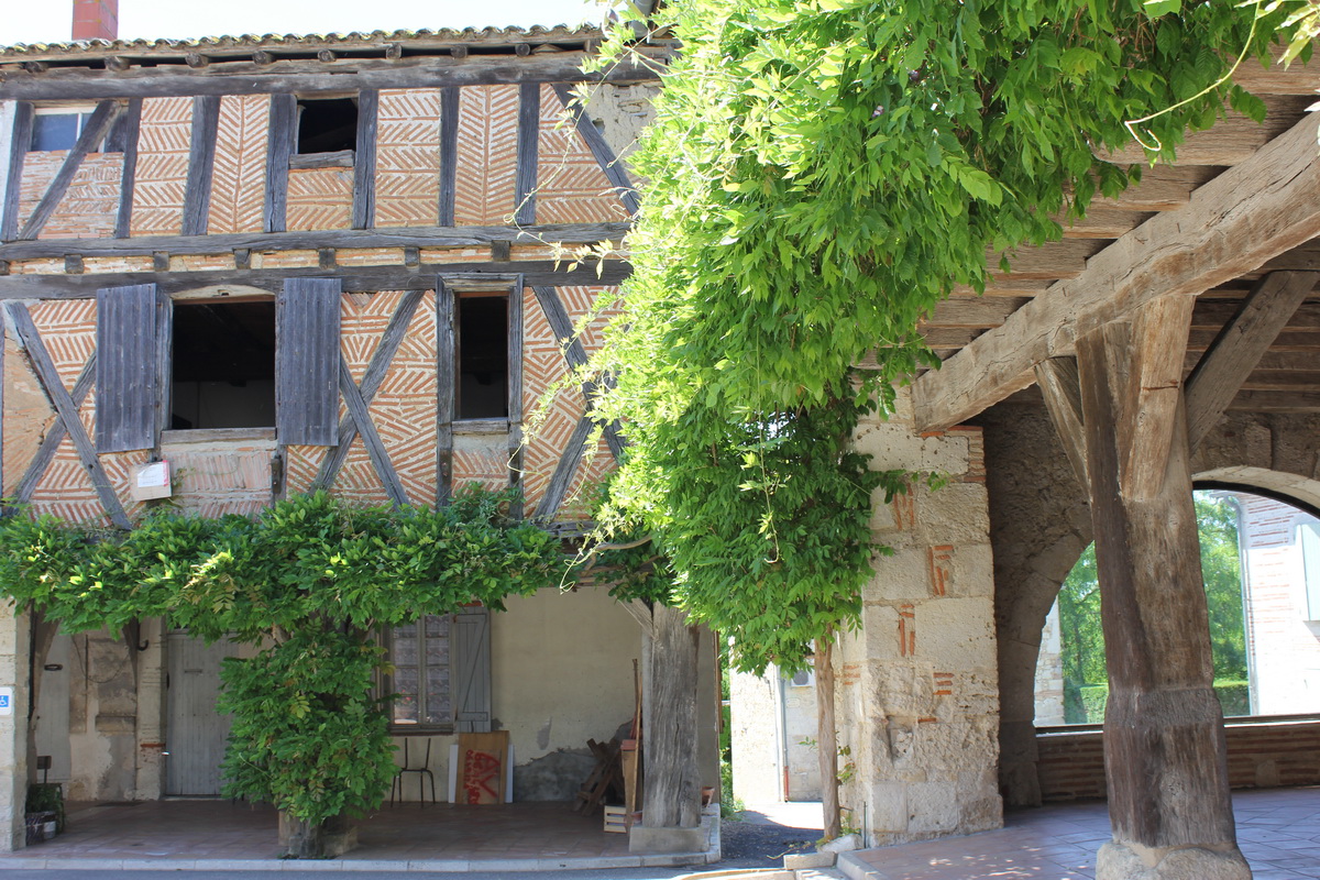 Maisons, Place de la Mairie à Dunes